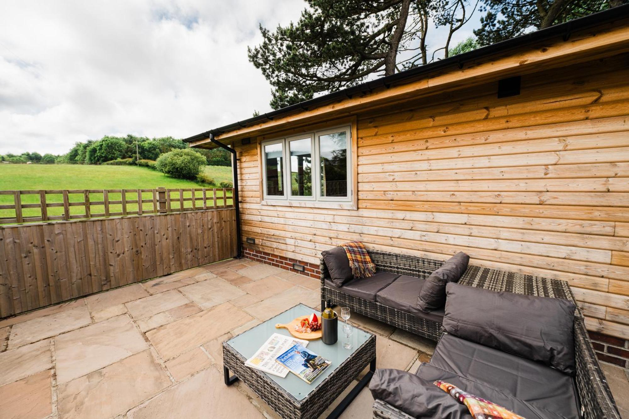 Low Moor Lodge Scarborough Exterior photo