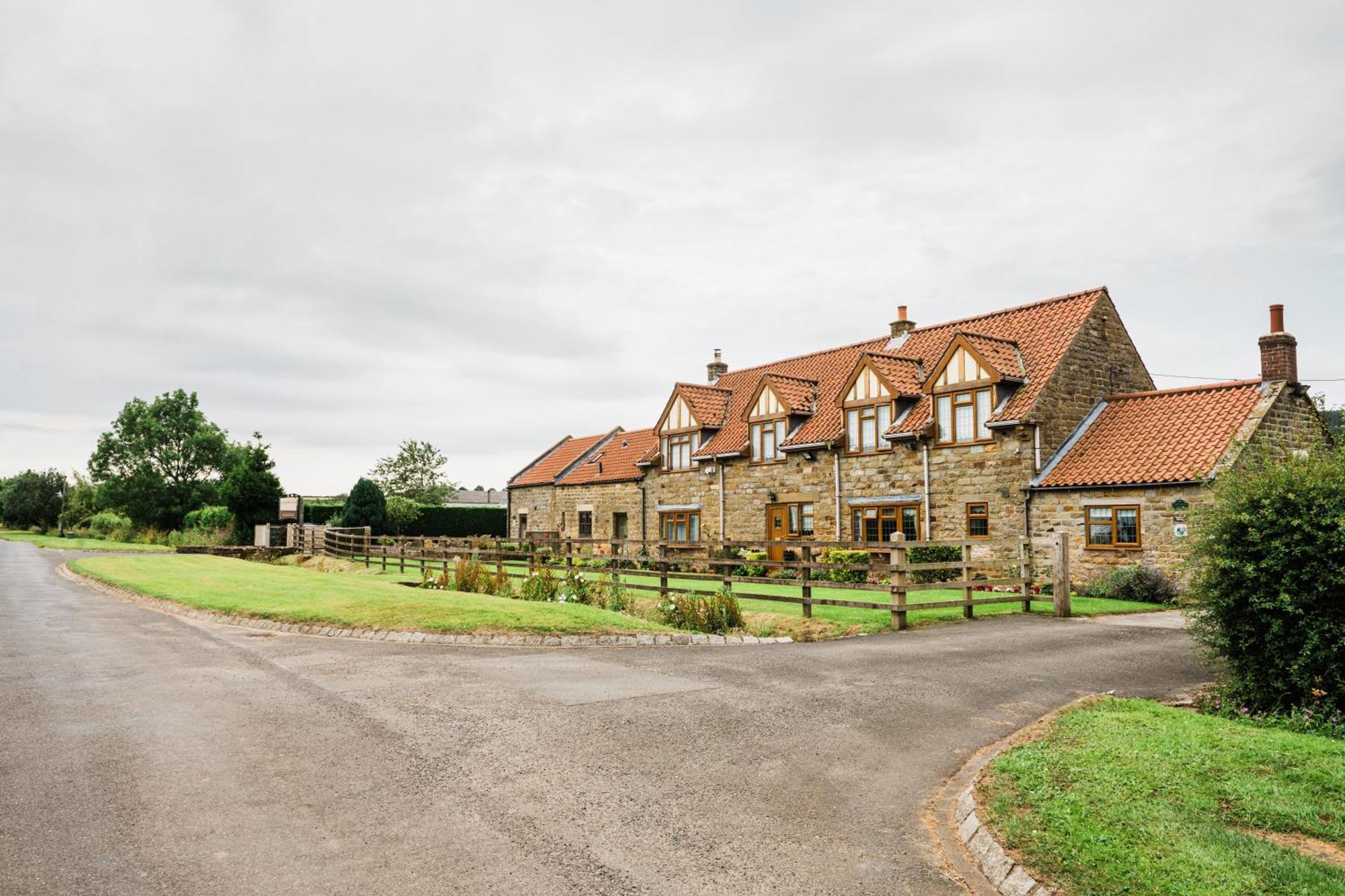 Low Moor Lodge Scarborough Exterior photo
