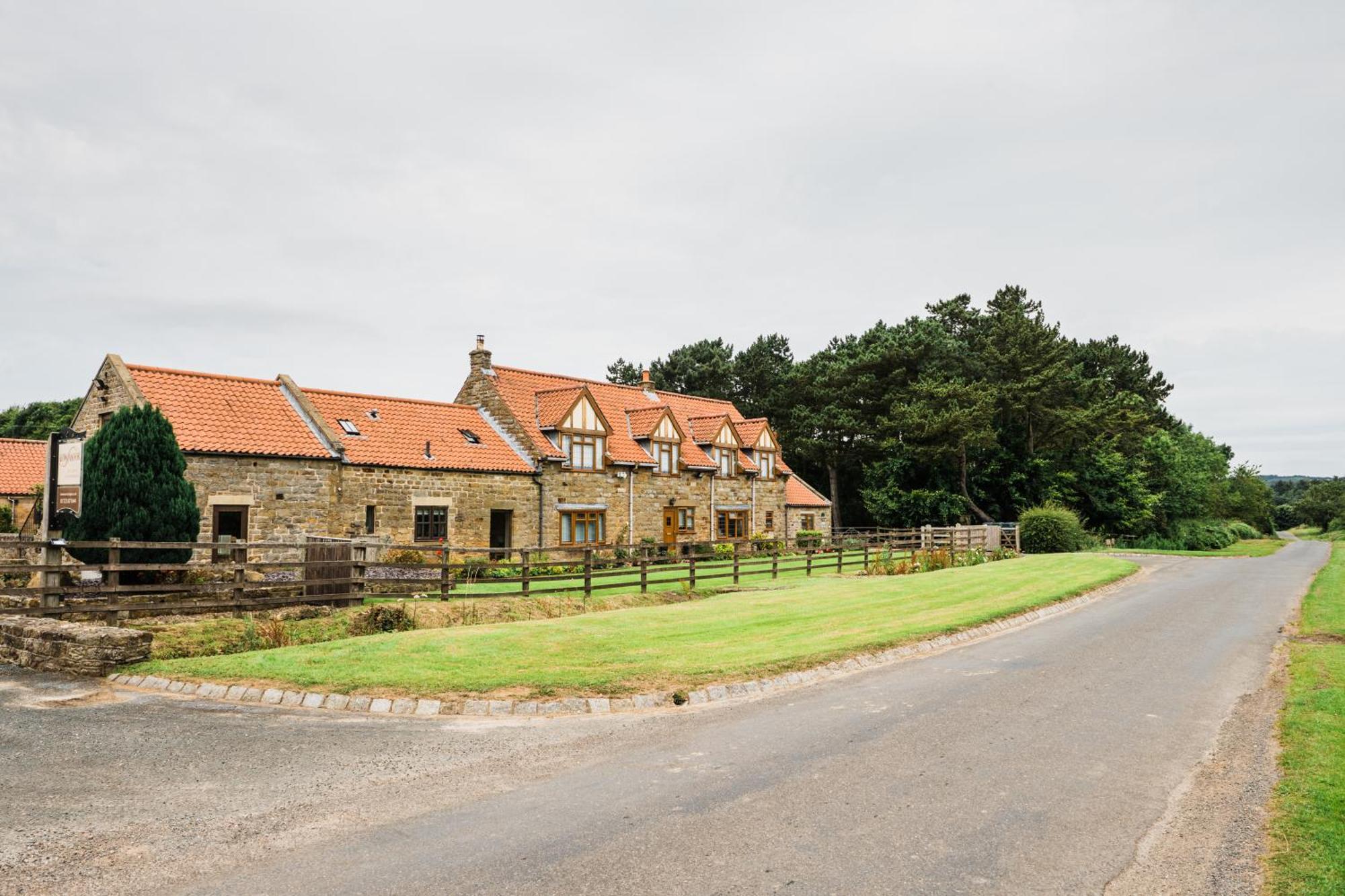 Low Moor Lodge Scarborough Exterior photo
